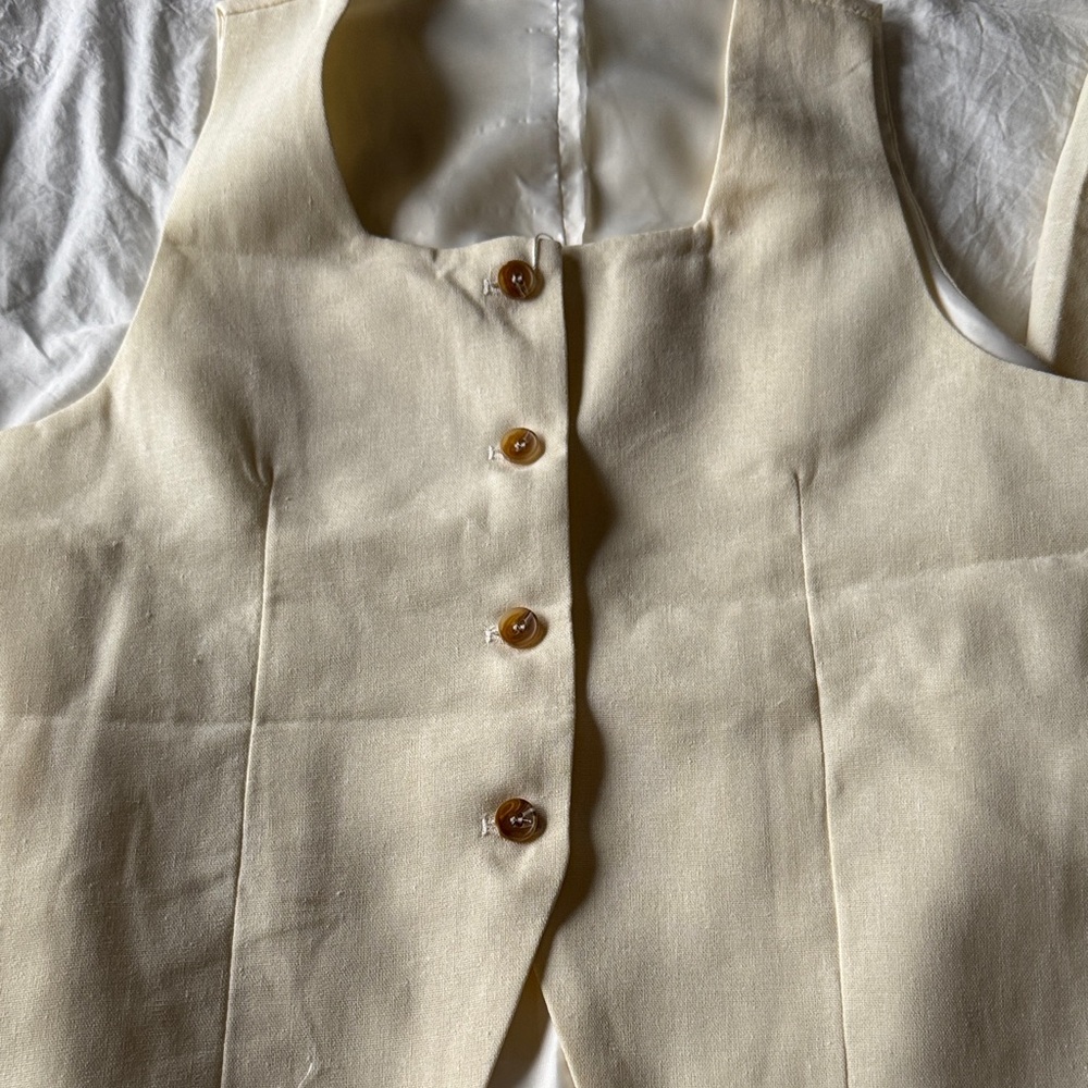 Chic Women's Linen Summer Set - Picture 3 of 6